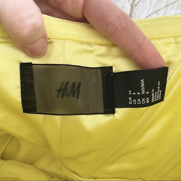 2/$30🍑 H&M Strapless Vline Yellow Tulip Dress - Picture 6 of 8